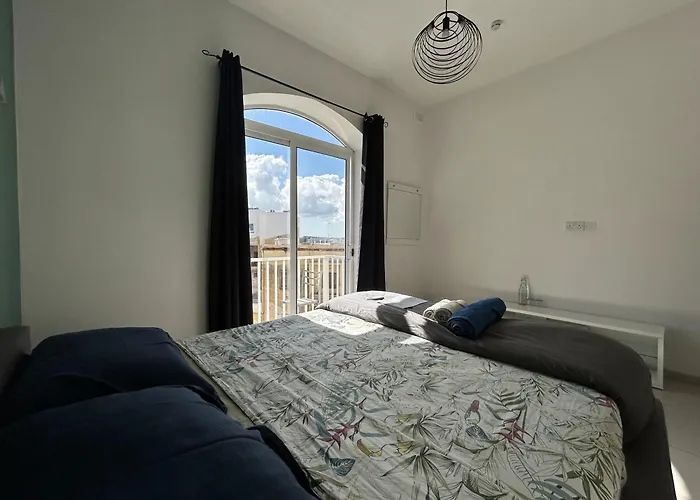 Next To Beach Sliema Stay, Cozy, Air-Conditioned, Self Check-In