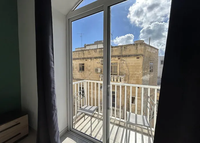 Next To Beach Sliema Stay, Cozy, Air-Conditioned, Self Check-In