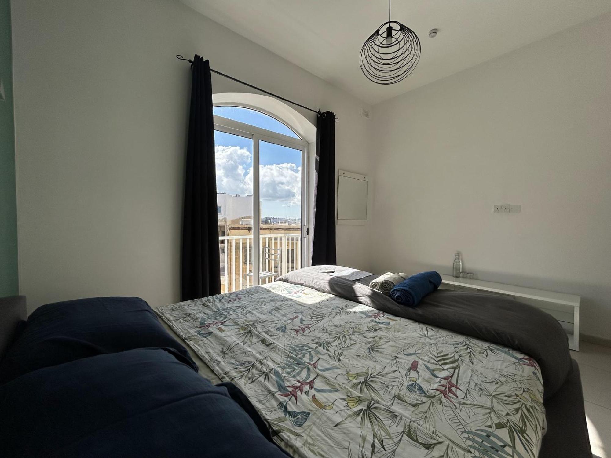 Homestay Next To Sliema Stay, Cozy, Air-conditioned, Self Check-in
